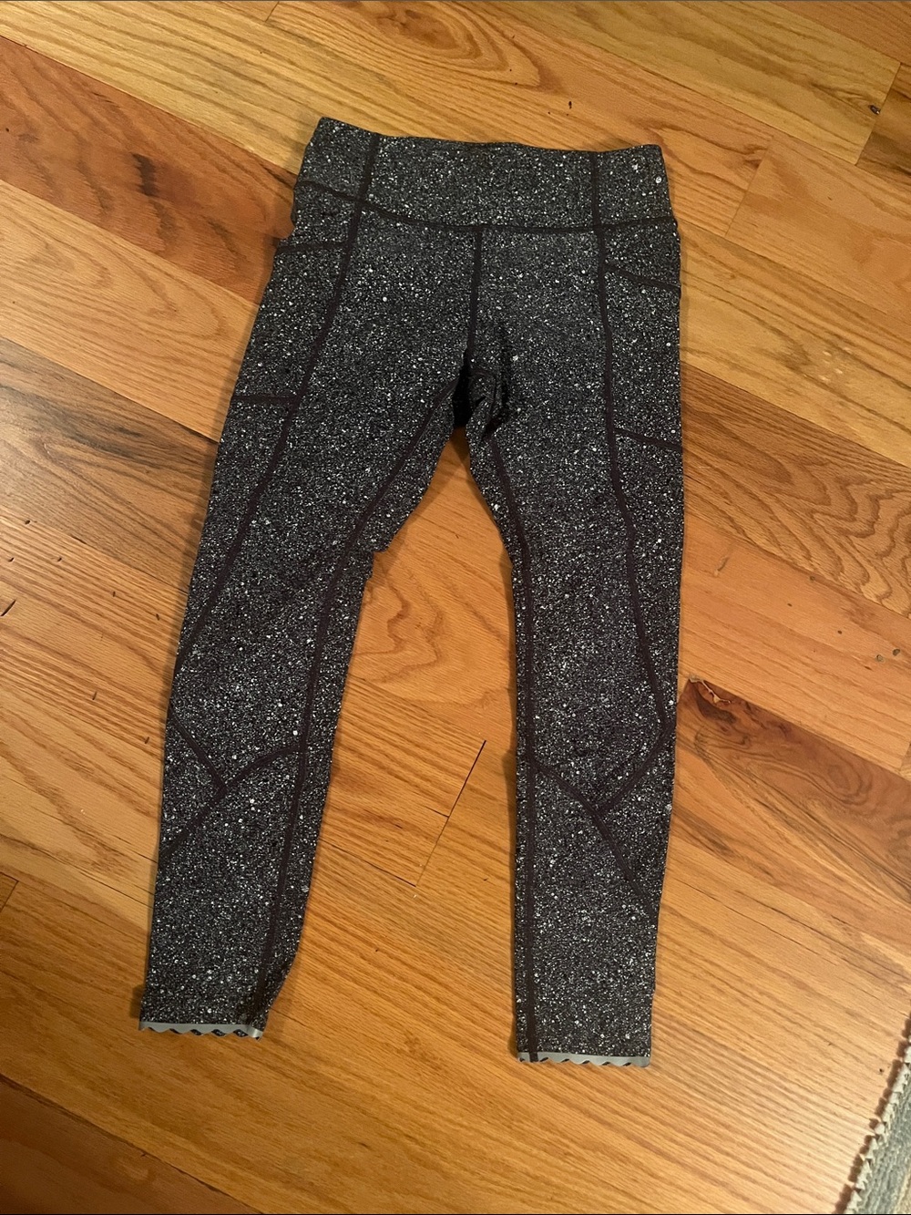 Women’s Size 6 EUC Black Glitter Active Leggings